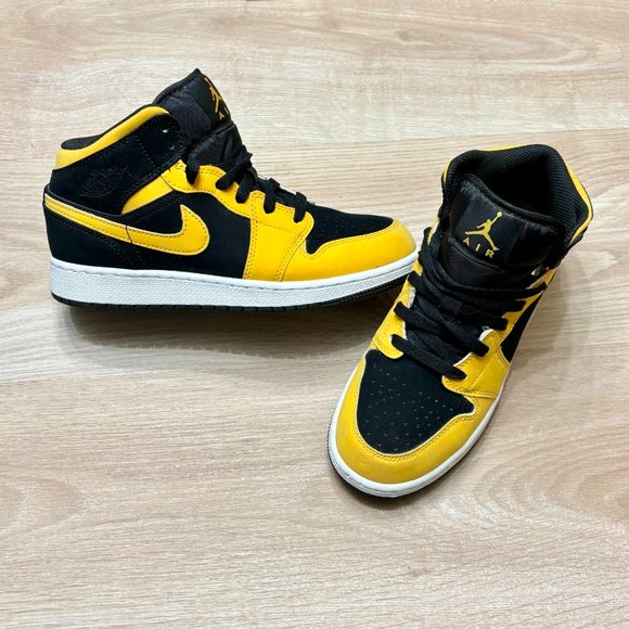Air Jordan 1 Mid Black and Gold - Picture 2 of 6